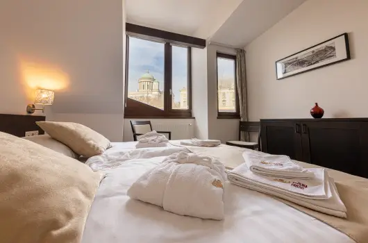 Bazilika alatti Panzi�, Esztergom, Visegr�d - 21 km