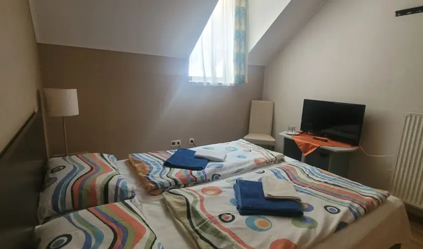 Ez�stfeny� �d�l� Visegr�d