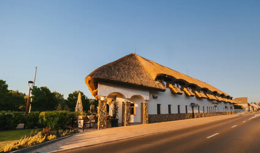 reg Halsz tterem s Fogad Tt