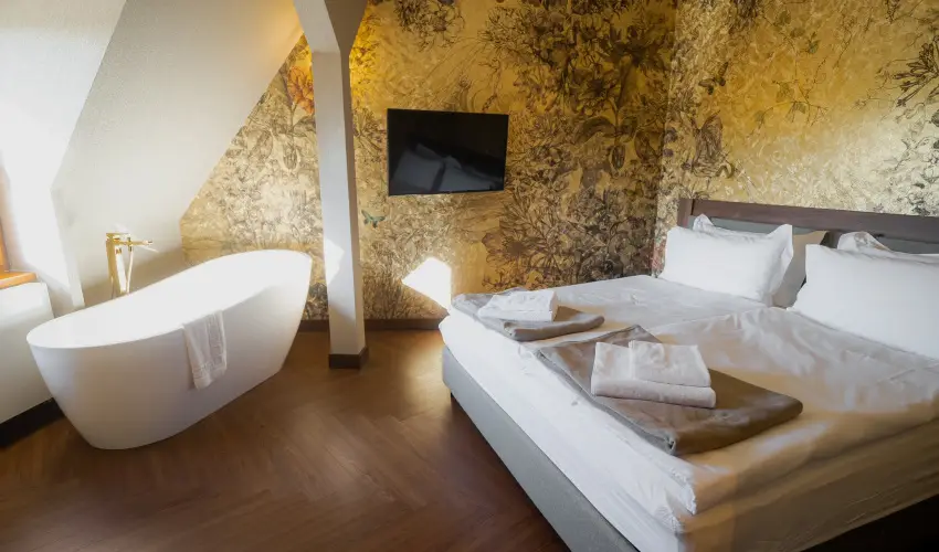 reg Halsz tterem s Fogad Tt