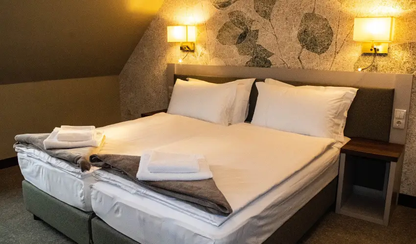 reg Halsz tterem s Fogad Tt